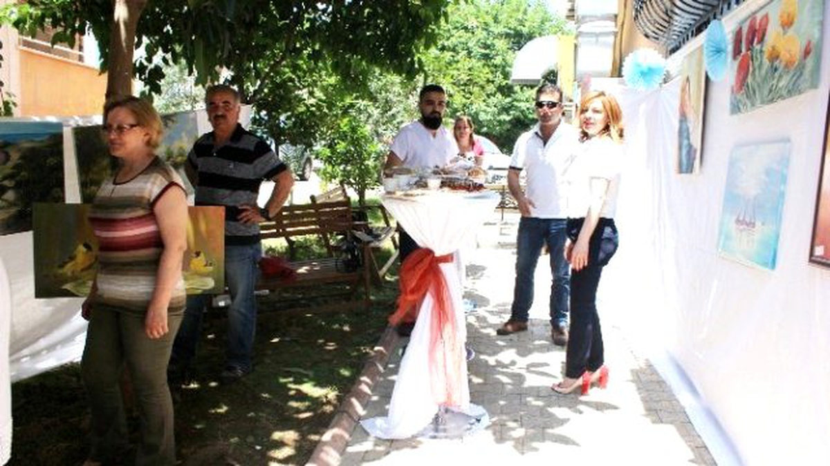 Sokak Hayvanları İçin Resim Sergisi