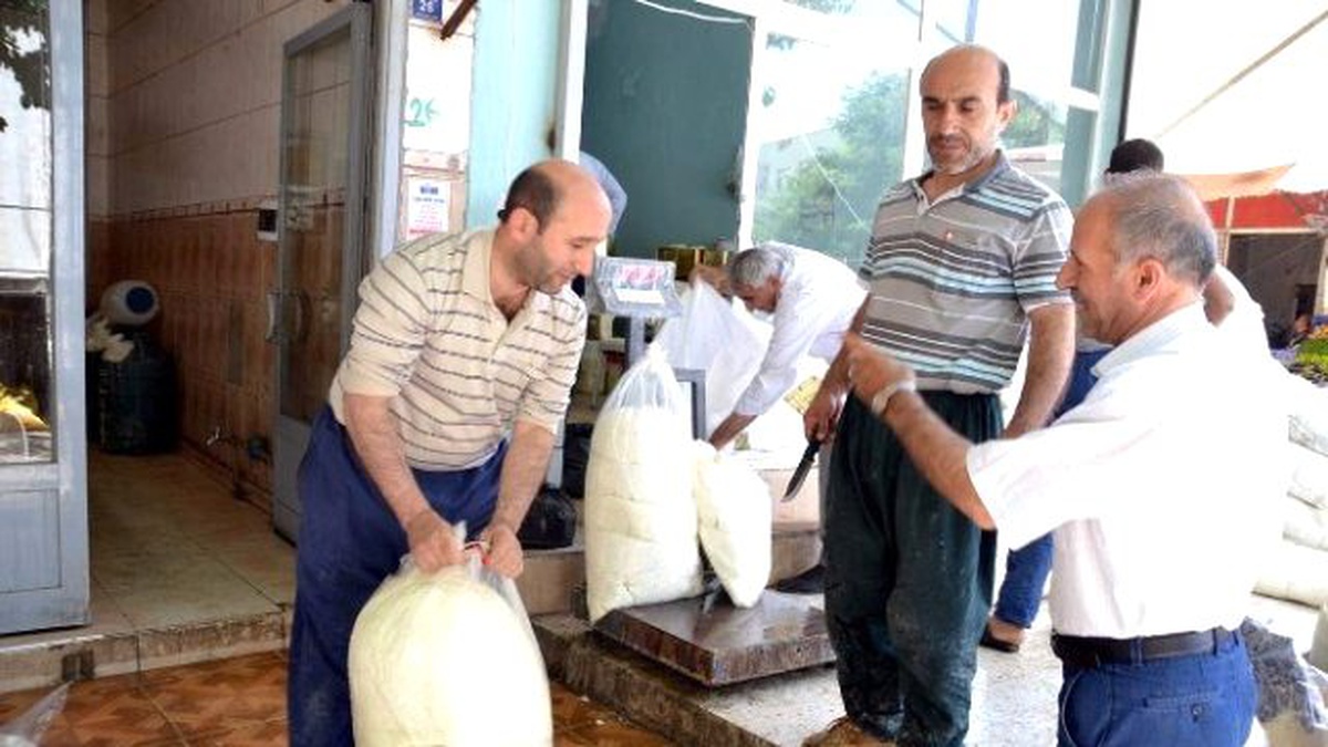 Taze Peynir Kilosu 12 Liradan Alıcı Bekliyor