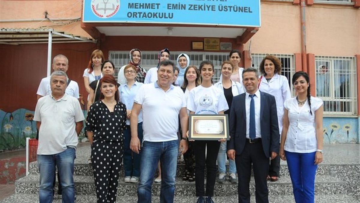 Teog\'da Tam Puan Alan Öğrenciye Ödül