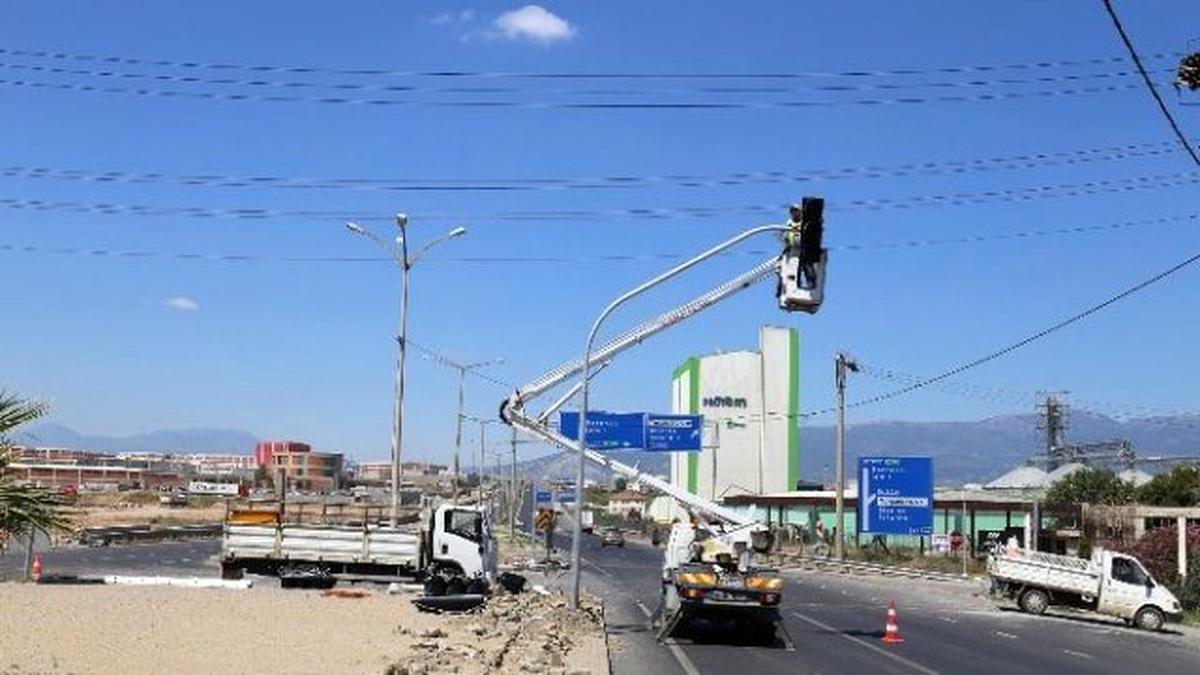 Turgutlu Belediyesi\'nden Çepnidere Kavşağında Çalışma