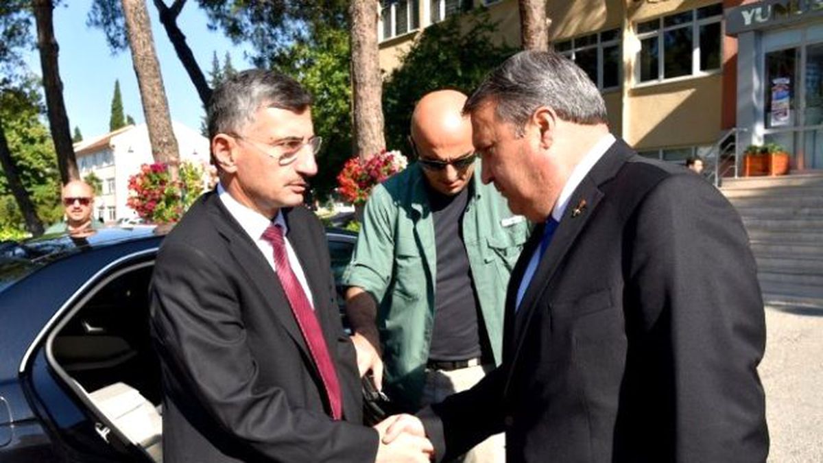 Vali Bektaş\'dan Başkan Çerçi\'ye Veda Ziyareti