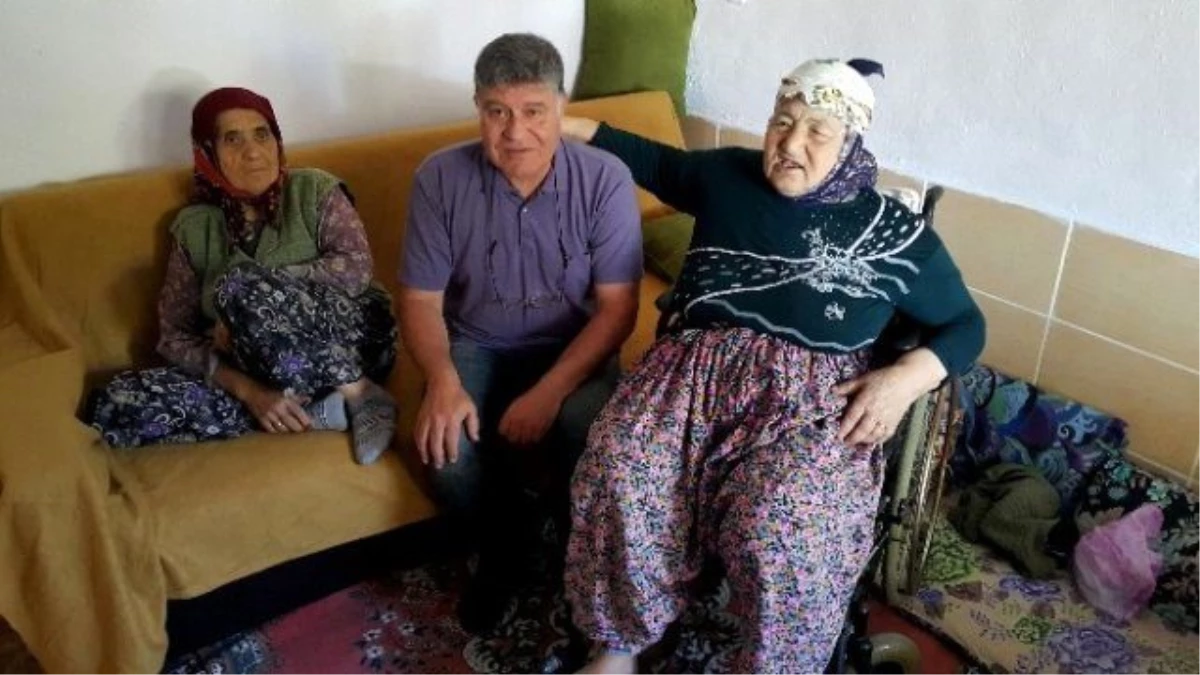 Yaşlı Kadına Tekerlekli Sandalye Yardımı