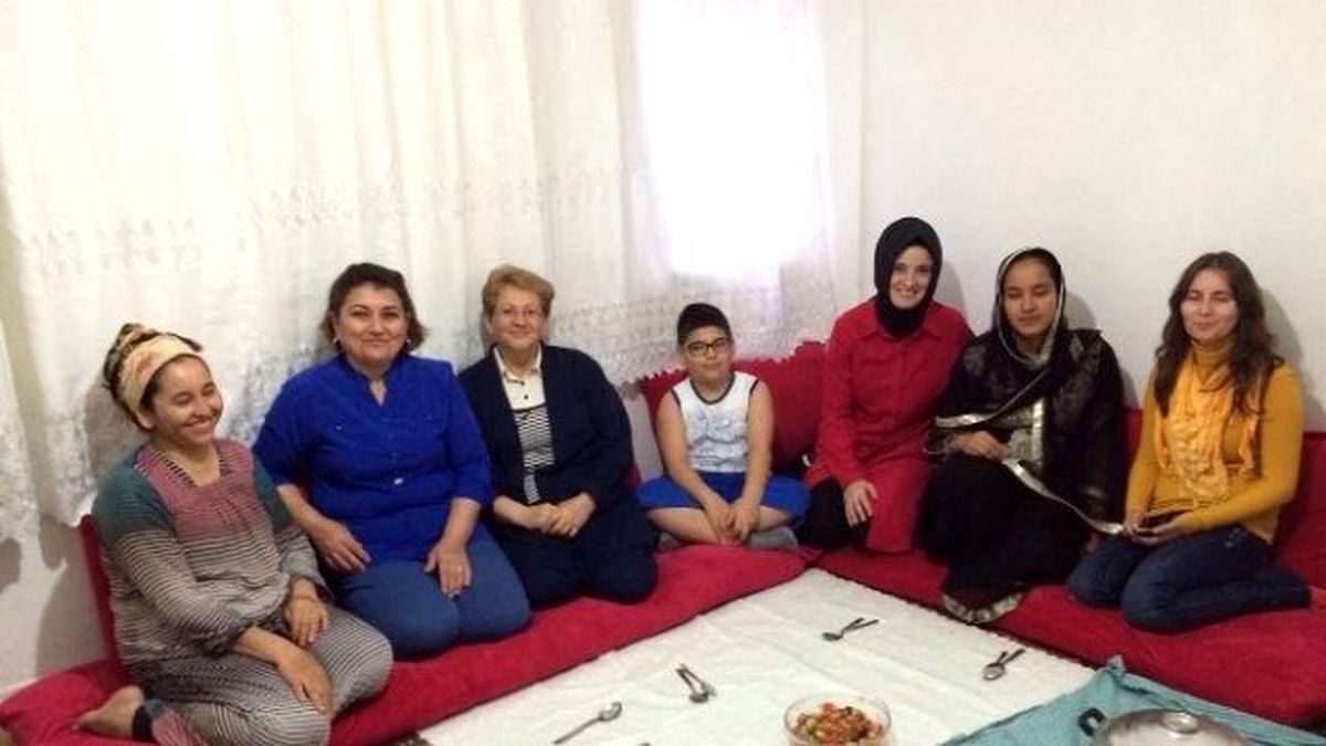 AK Parti\'li Kadınlardan "Sofranız Soframızdır" Etkinliği