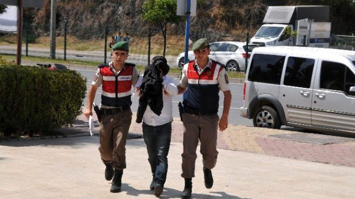 Alanya\'da Bir Evden Bilgisayar ve Bir Miktar Para Çalan Zanlı Yakalandı