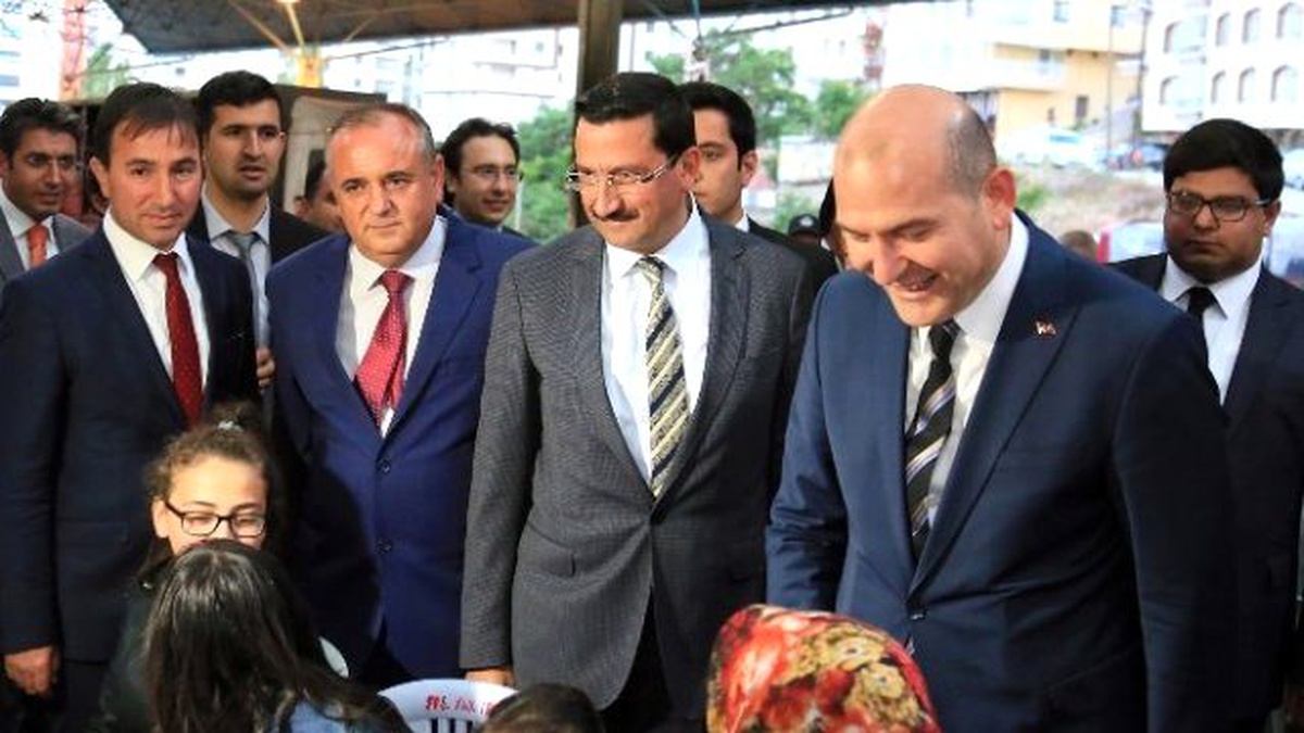 Bakan Soylu, İftar Sofrasında Vatandaşlarla Bir Araya Geldi