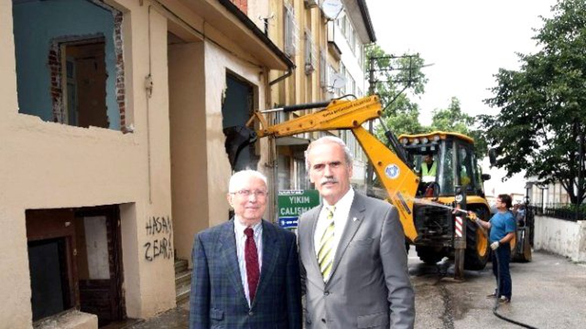 Başkan Altepe, Okuduğu Okulu Yeniliyor, Çevresini Genişletiyor
