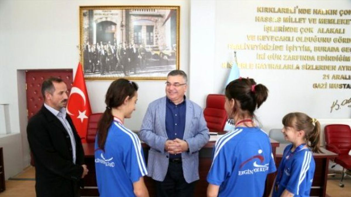 Başkan Kesimoğlu Başarılı Sporcuları Kutladı