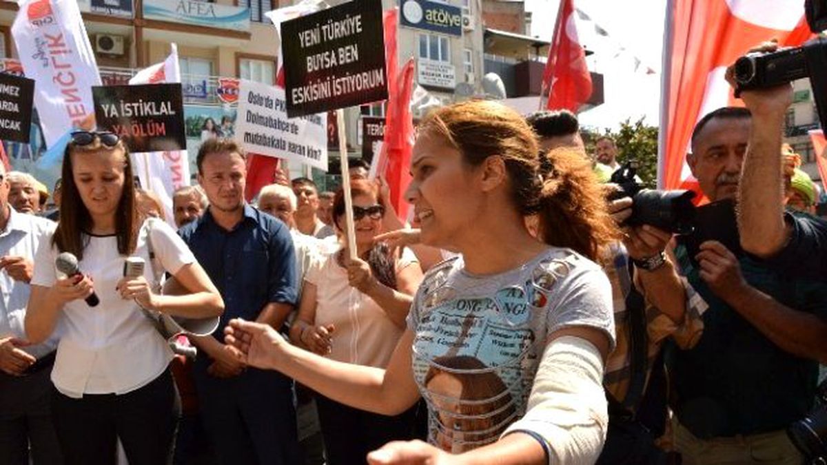 Bayan Esnaftan CHP\'lilere "Daha Saygılı Miting Yapın" Tepkisi