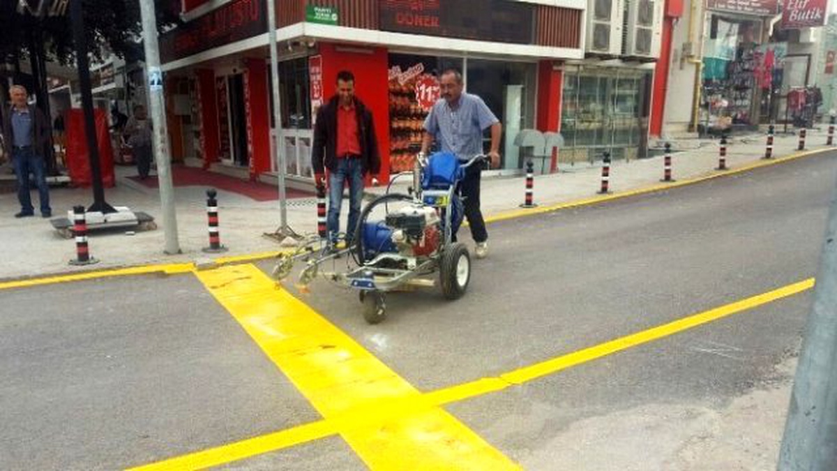 Bolu\'da Yol Çizgileri Yeniden Çiziliyor