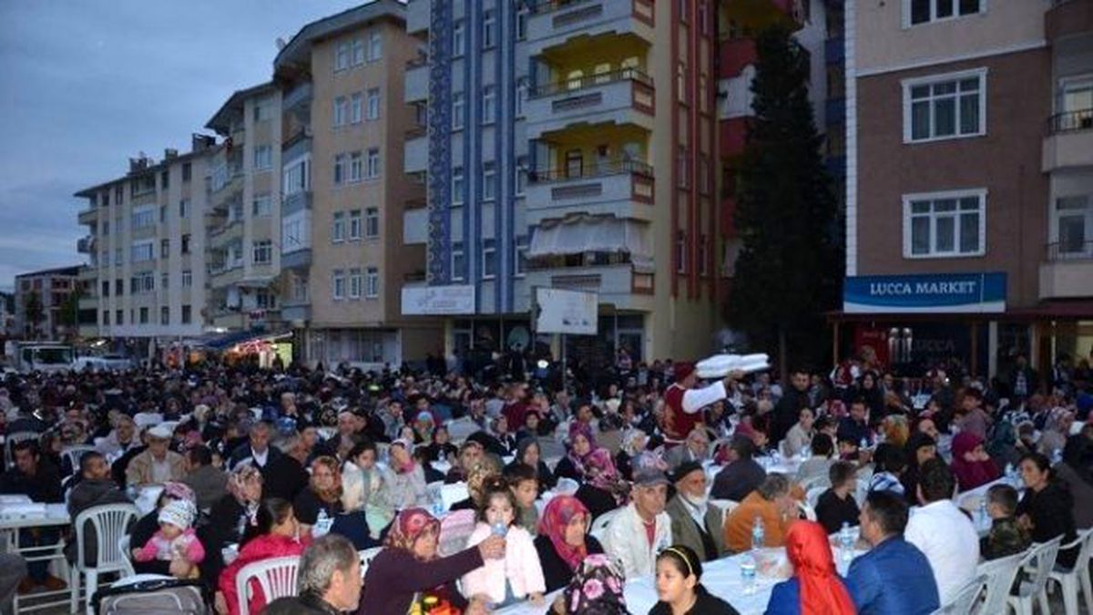 Boyabat\'ta Mahalle İftarları Başladı