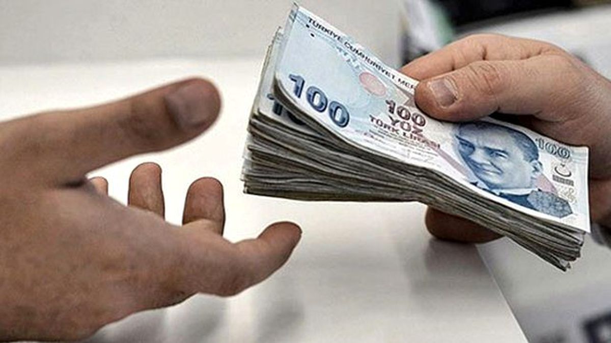 Cari Açık Nisan'da Azaldı