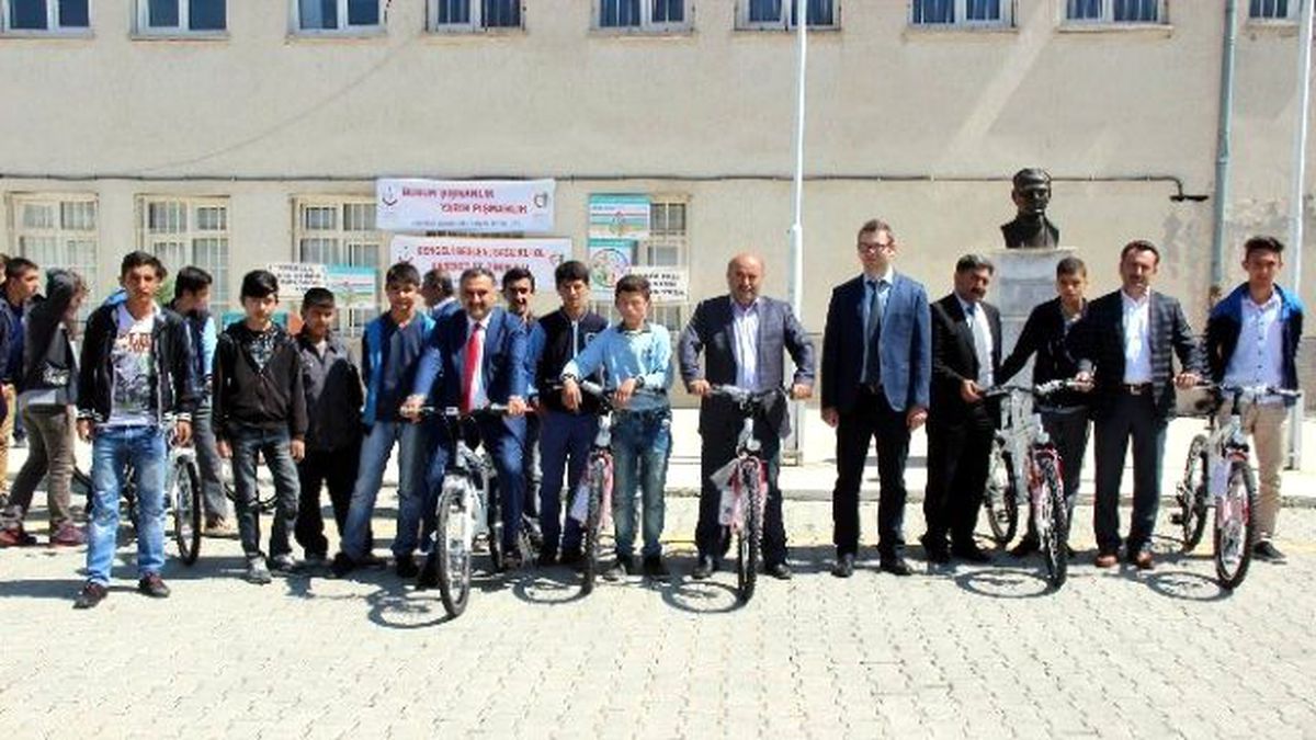 Develi\'de Çocukların Bisiklet Sevinci