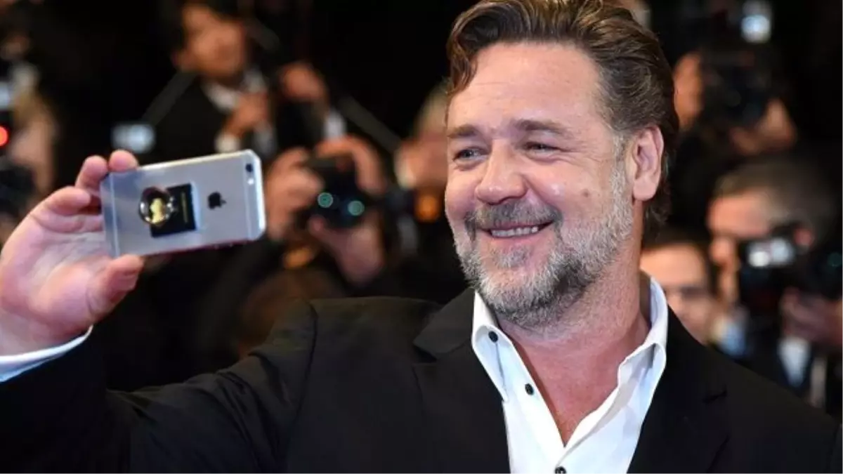 Russell Crowe: Kırmızı Halıda İlk Yürüdüğümde Ayakkabım Delikti