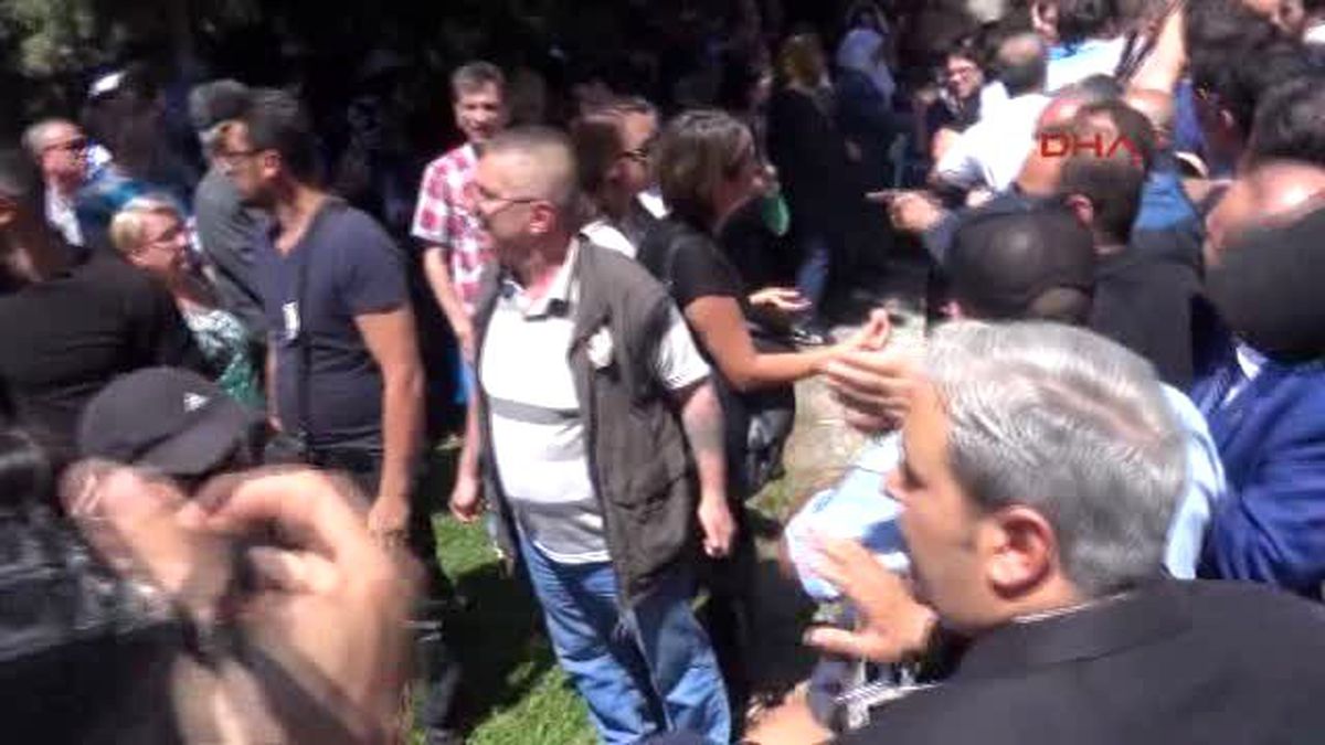 Edirne\' de Şehit Cenazesi Sonrası Arbede Çıktı