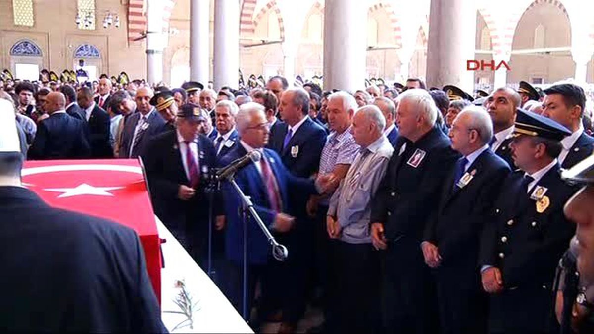 Edirne Midyat Şehidi Polis Memuru Nefize Özsoy Son Yolculuğuna Uğurlanıyor Şehidin Cenazesi Törenin...