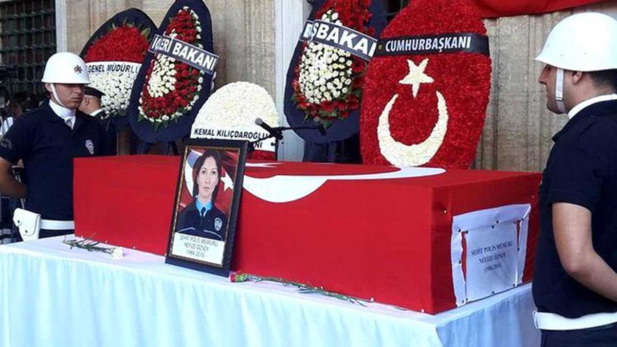Edirne Nefise Polisi Uğurladı! Selimiye'den İlk Kez Kadın Şehit Kaldırıldı