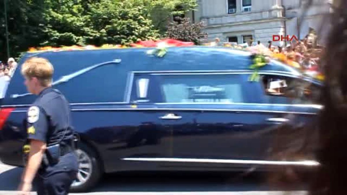 Efsane Boksör Muhammed Ali\'nin Cenazesi Toprağa Verildi