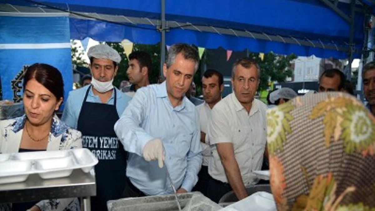 Eş Başkanlar Vatandaşlarla Oruç Açmaya Devam Ediyor