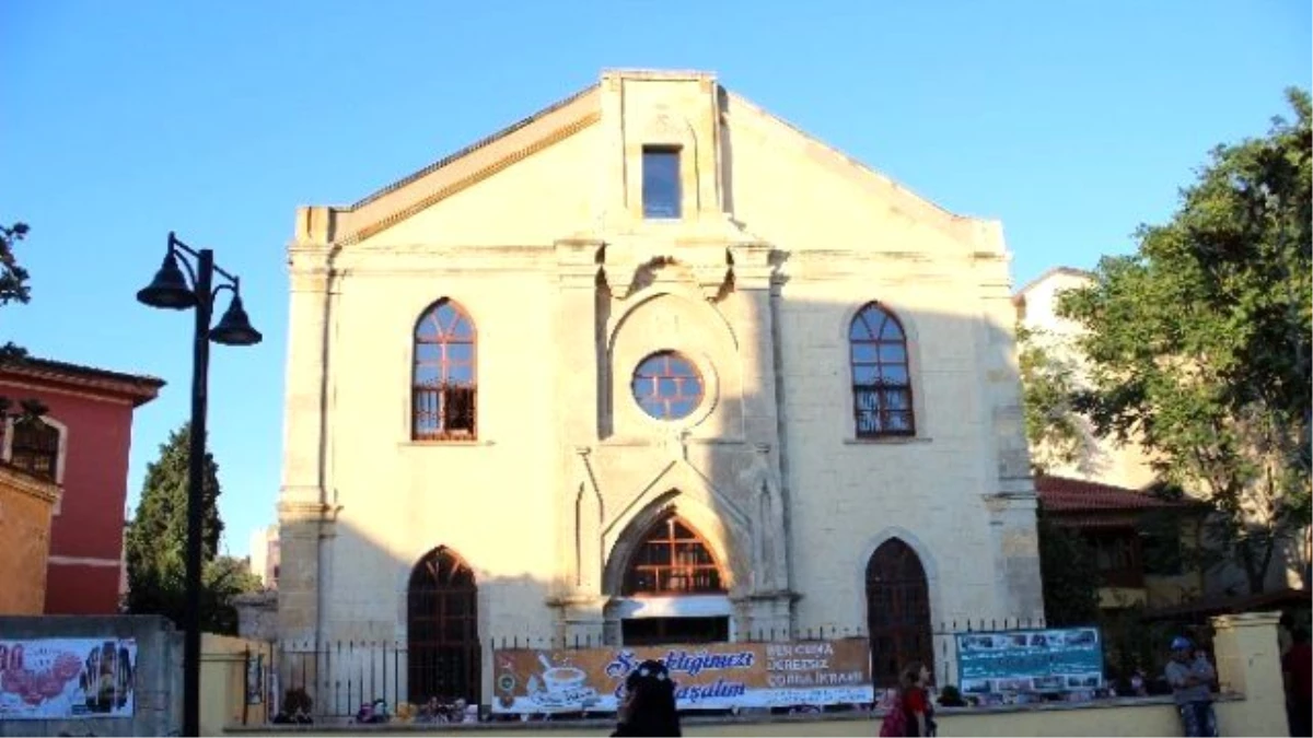 Eski Ermeni Kilisesi\'nde İftar Programı