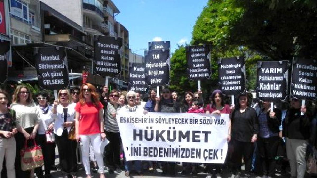Eskişehir\'de Kadınların Eylemi: Asla Yarım Olmayacağız