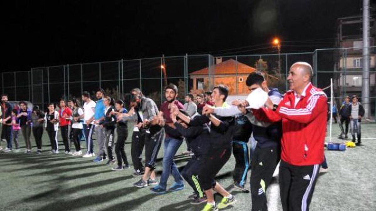 Hakkari\'de \'Ailenle Spor Yap\' Projesi Halaylarla Başladı