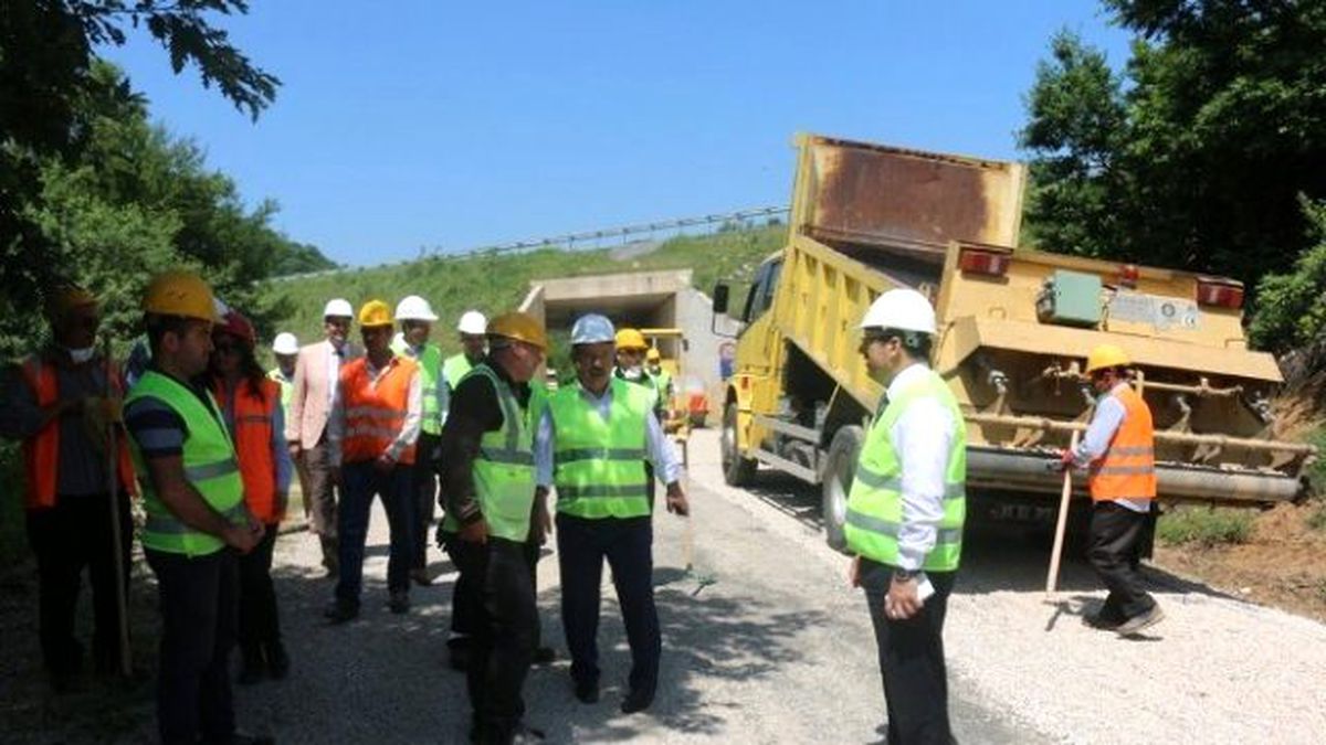 İl Özel İdaresi Köy Yollarını Asfaltlama Çalışmaları Devam Ediyor