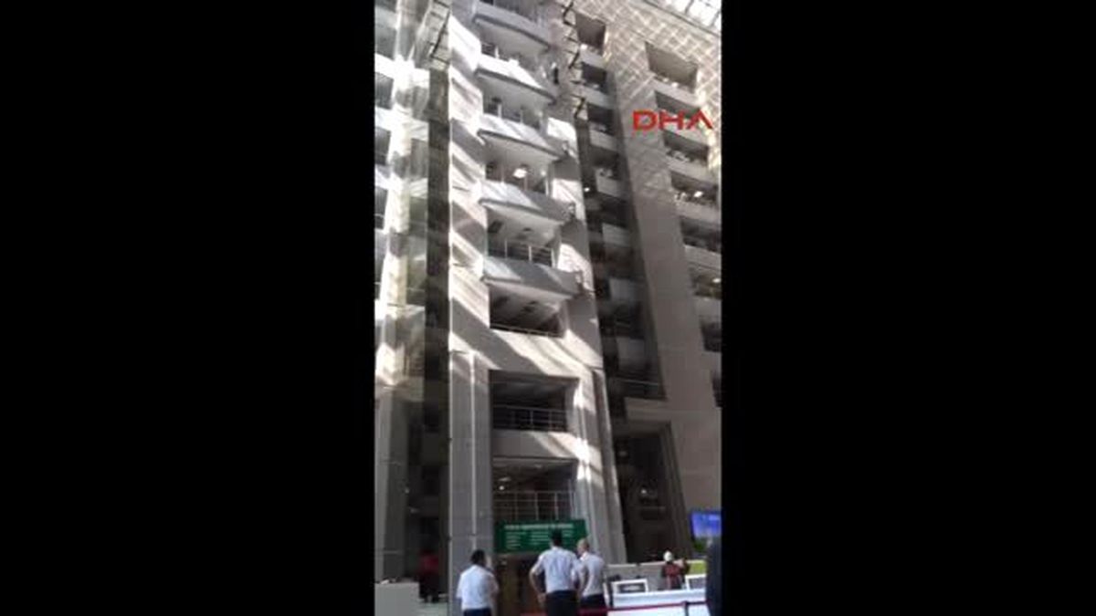 İstanbul Adalet Sarayı\'nda "İntihar Girişimi" Hareketliliği