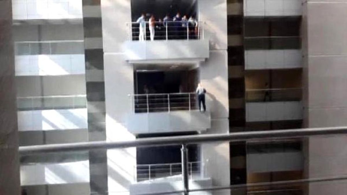 İstanbul Adalet Sarayı\'nda İntihar Girişimi Haraketliliği (1)