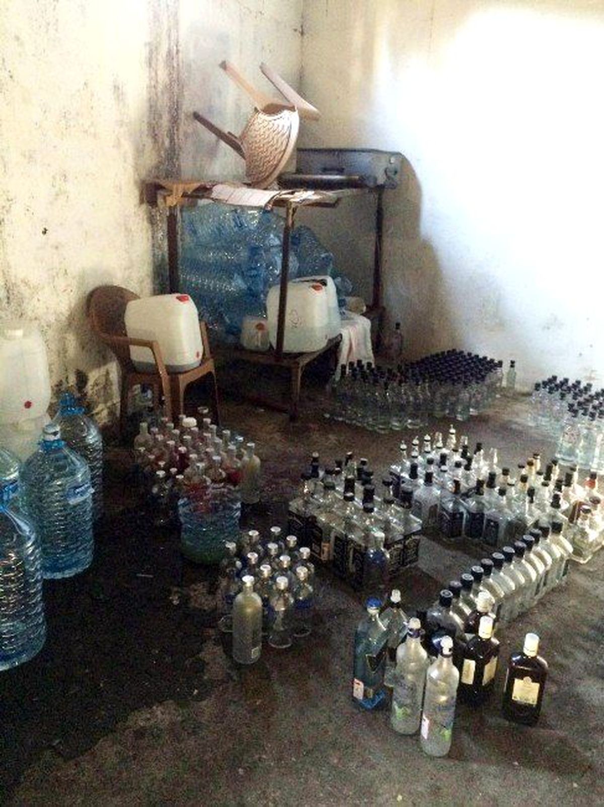 İstanbul\'da Sahte İçki Operasyonu: 5 Gözaltı