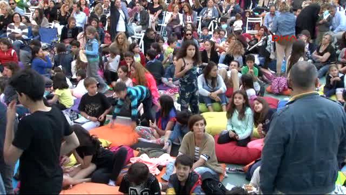 İstek Semiha Şakir Okulları Bahar Şenliğinde Hababam Sınıfı Sürprizi