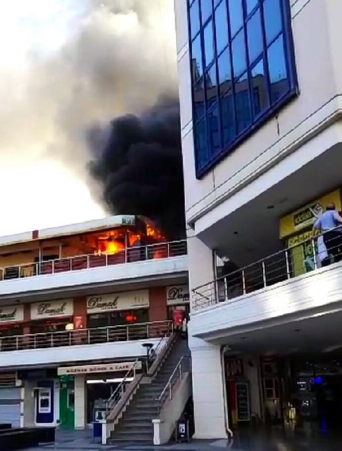 Kafenin Brandaları Yandı
