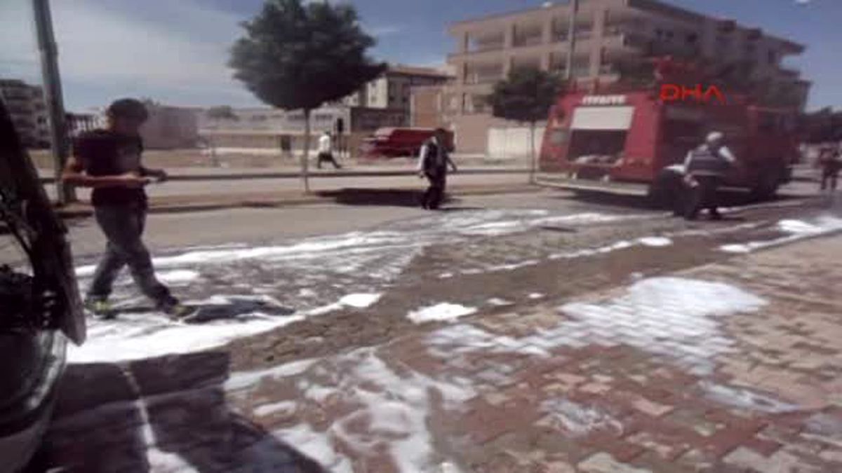 Kahta\'da Seyir Halindeki Otomobil Yandı