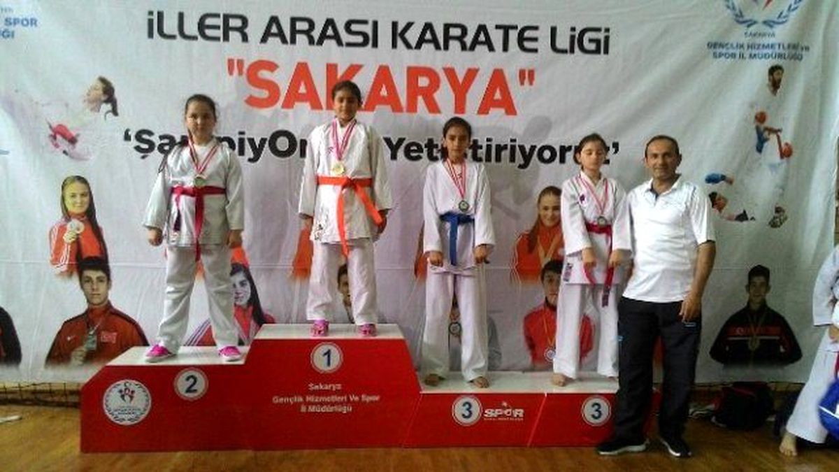 Kartepeli Karateciler Lig 2. Oldu