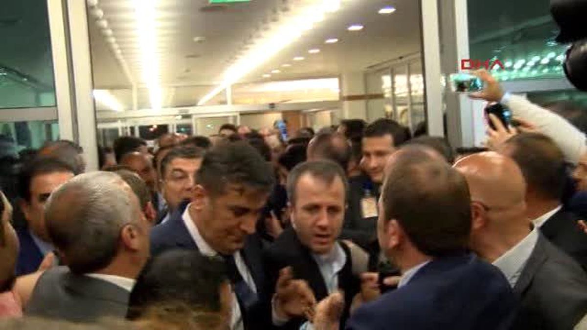 Kılıçdaroğlu\'na İstanbul\'da Kalabalık Karşılama