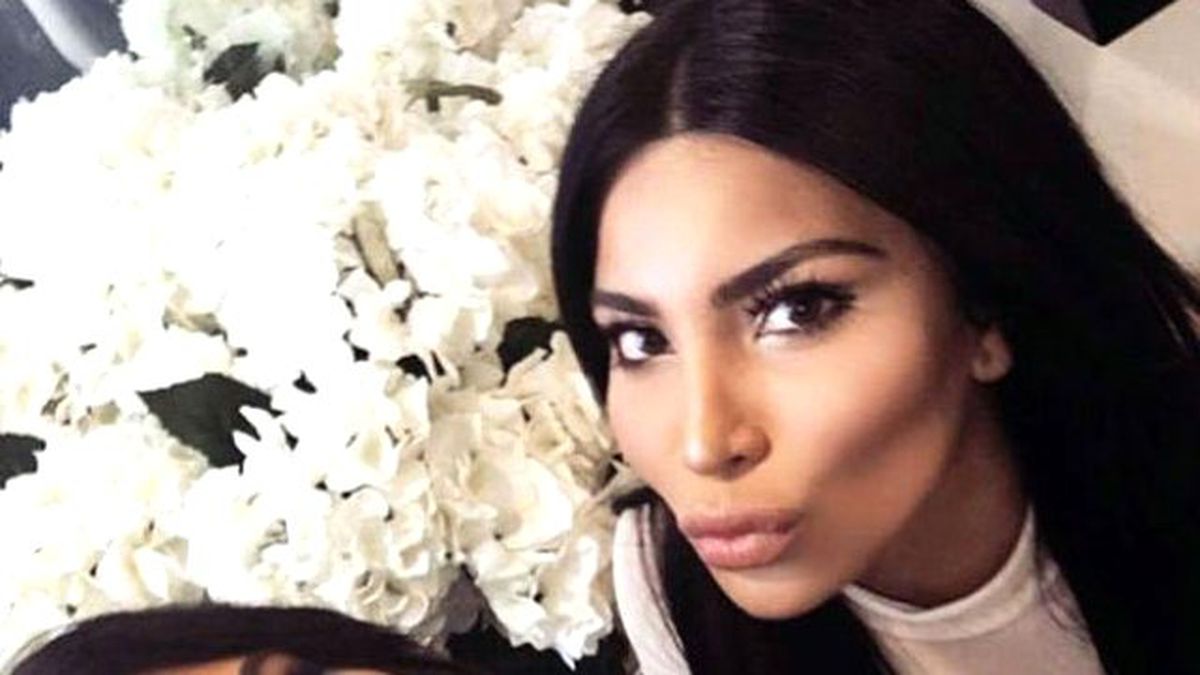 Kim Kardashian Gittiği Klinikte İkizini Buldu