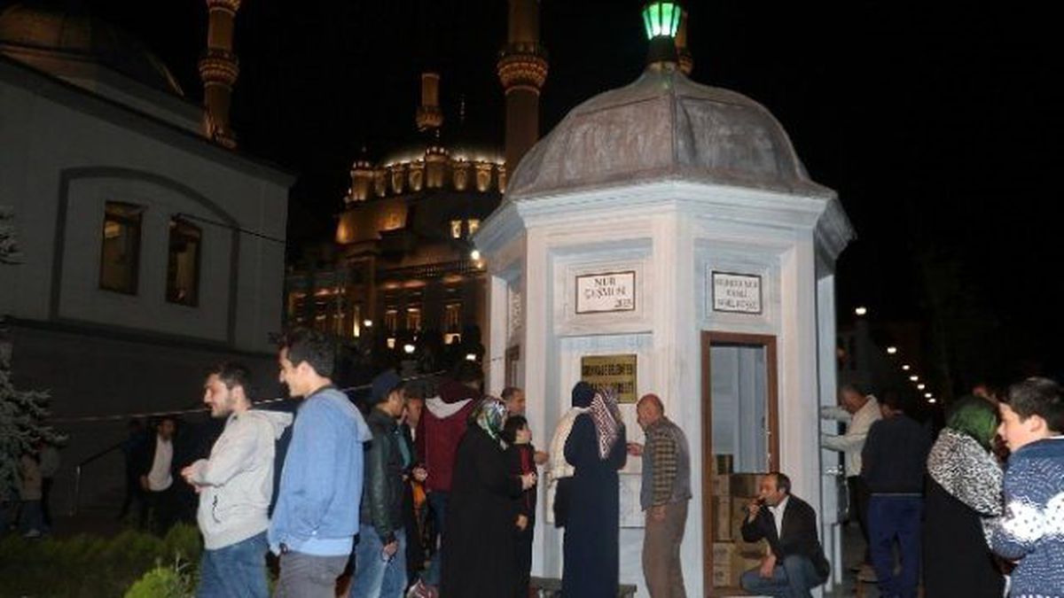 Kırıkkale\'de Nur Çeşmesinden Şerbet İkramı