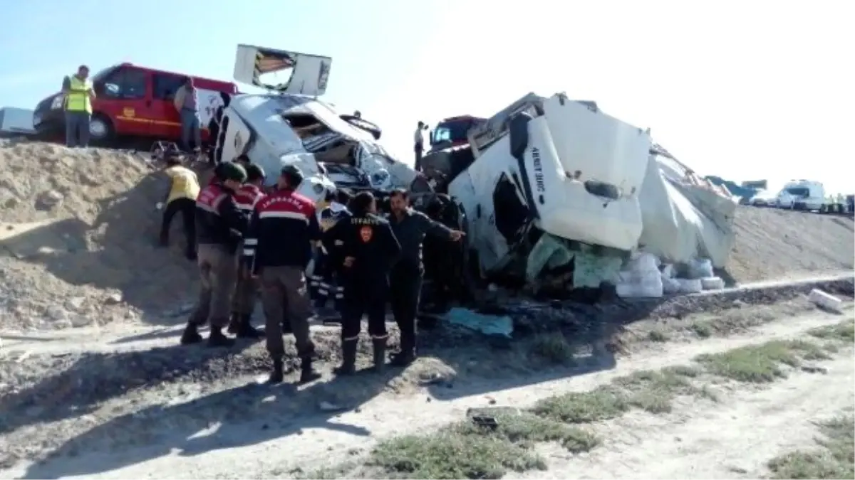 Konya\'da Feci Kaza: 10 Ölü, 4 Yaralı