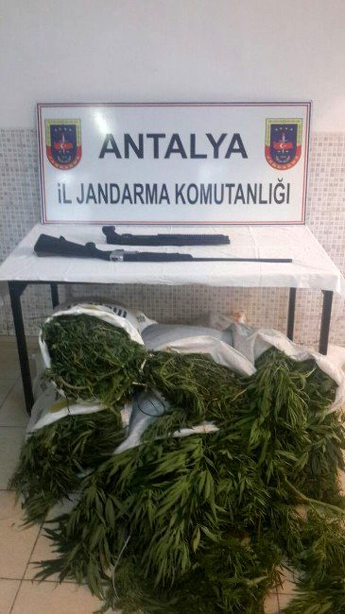 Manavgat\'ta Uyuşturucu Operasyonu