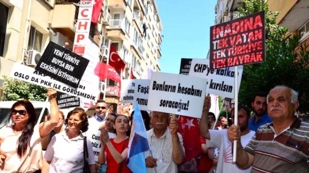 Manisa\'da CHP\'lilerden Kılıçdaroğlu\'na Mermi Atılmasına Yürüyüşlü Protesto