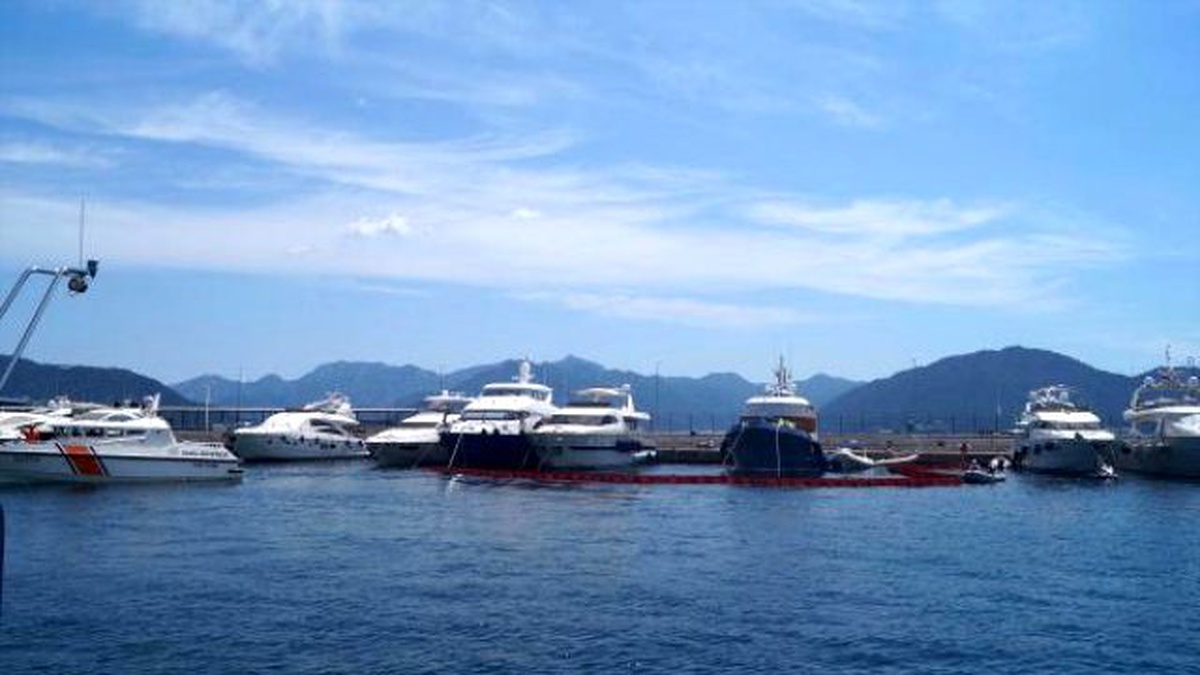 Marmaris\'te Deniz Kirliliğini Engelleme Tatbikatı