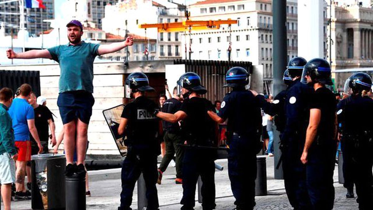 Marsilya'da İngiliz ve Rus Taraftarlar Kavga Çıkardı