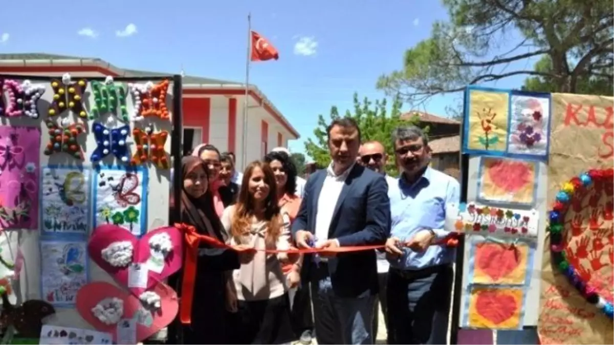 Minik Öğrenciler Eserlerini Sergiledi