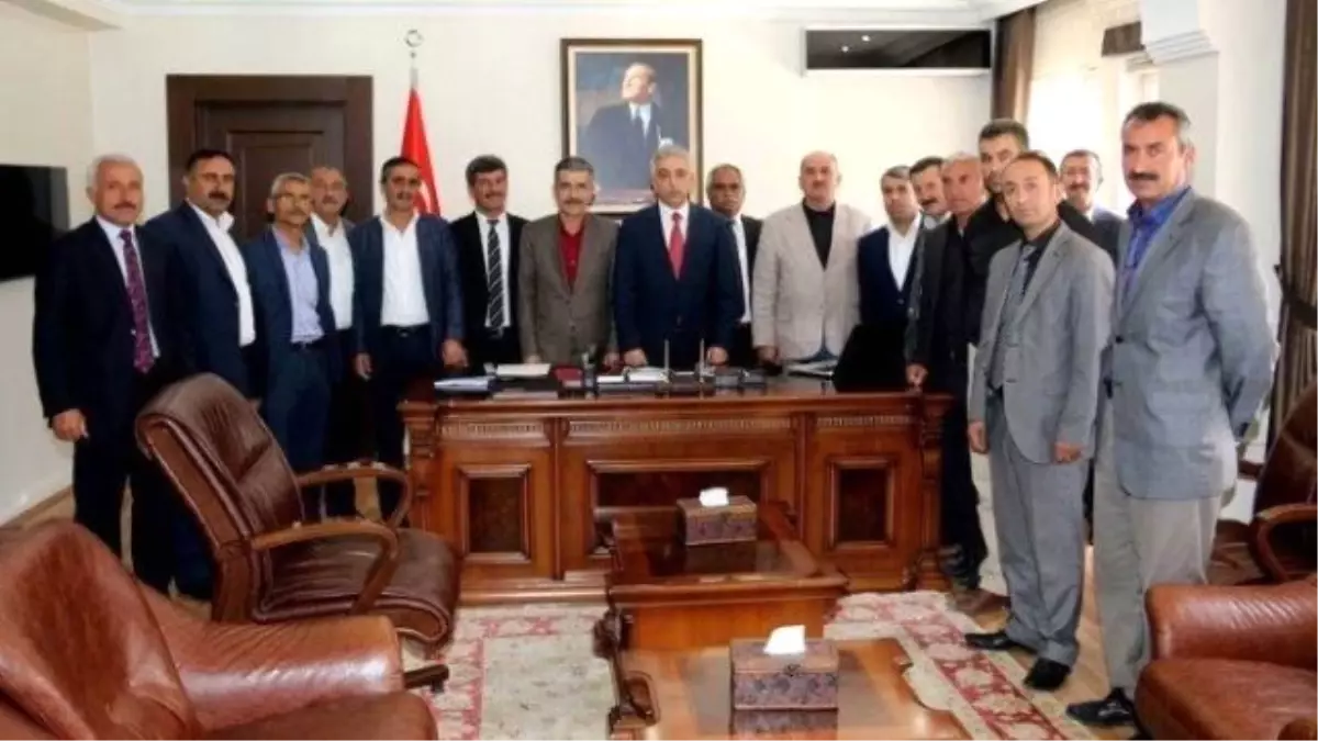 Muhtarlardan Vali Toprak\'a Ziyaret