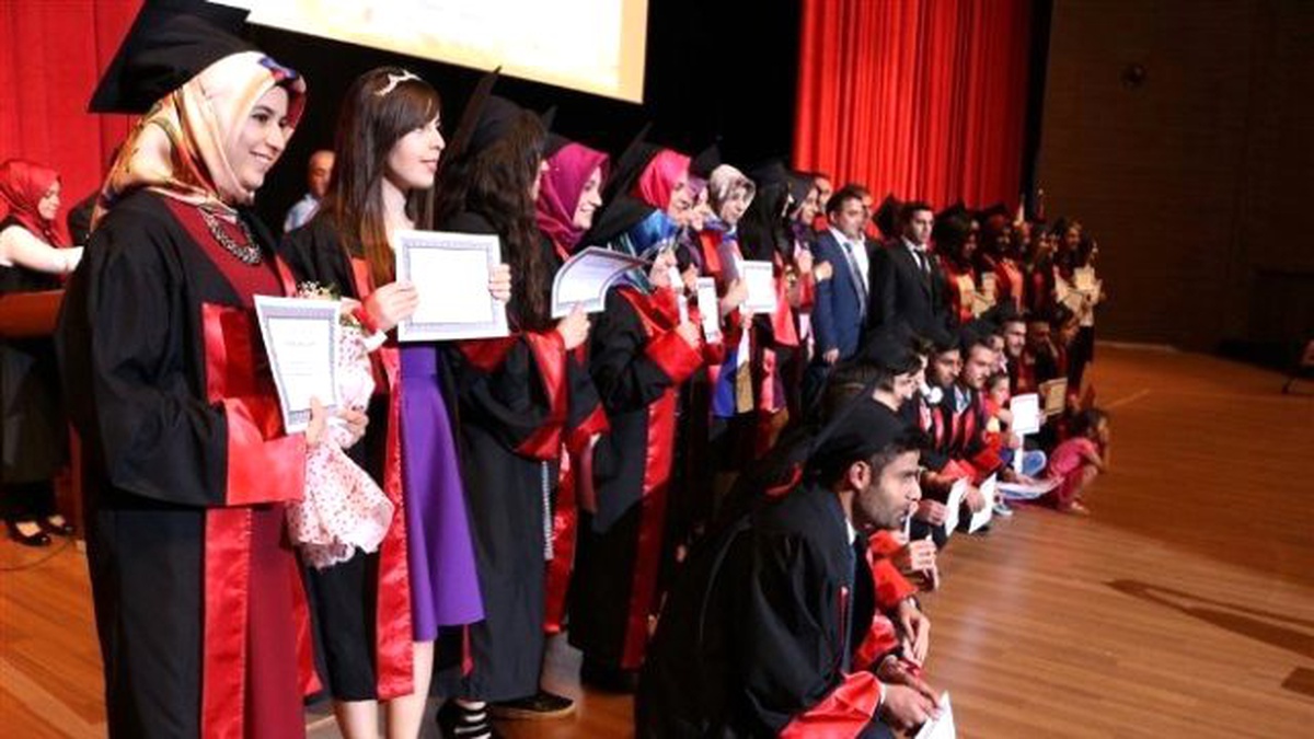 Muş\'ta Mezuniyet Coşkusu