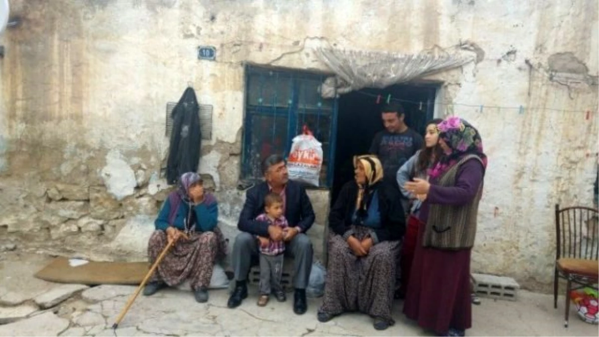 Niğde Belediye Başkanı Faruk Akdoğan, Çat Kapı Ev Ziyaretleri Yapıyor