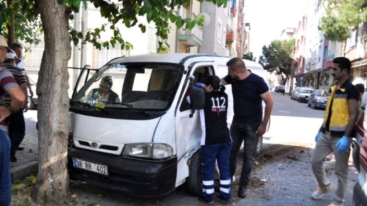 Otomobil Savurdu, Ağaç Durdurdu