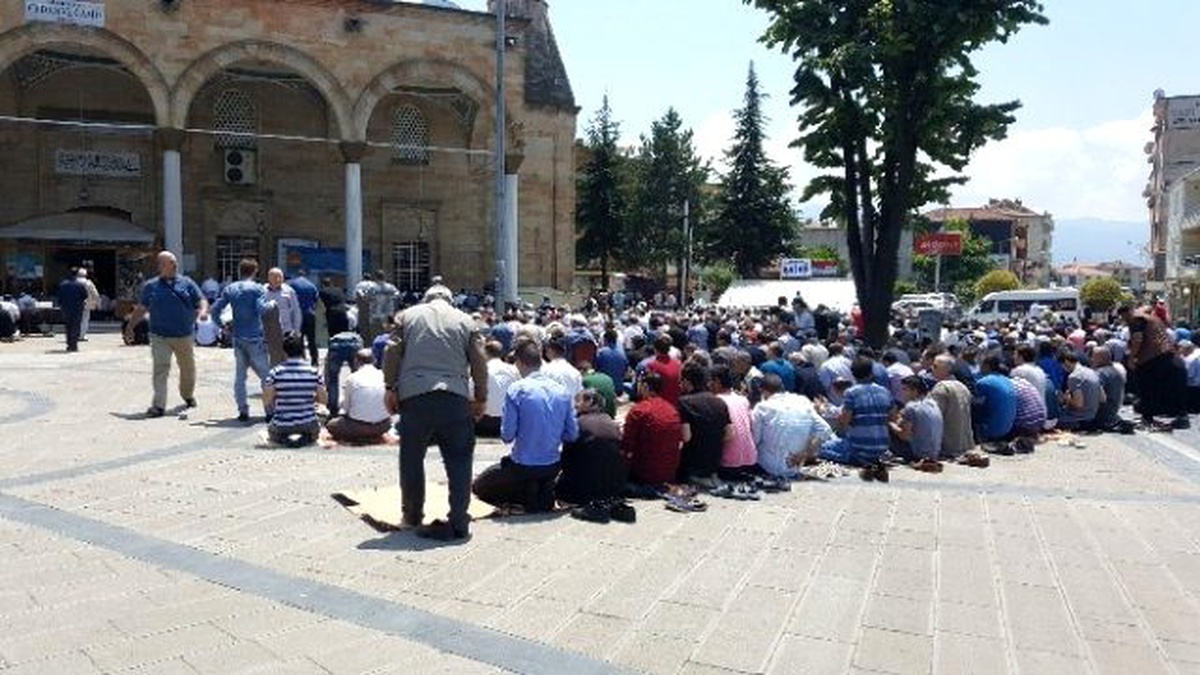 Ramazan Ayı\'nın İlk Cumasında Camiler Doldu Taştı