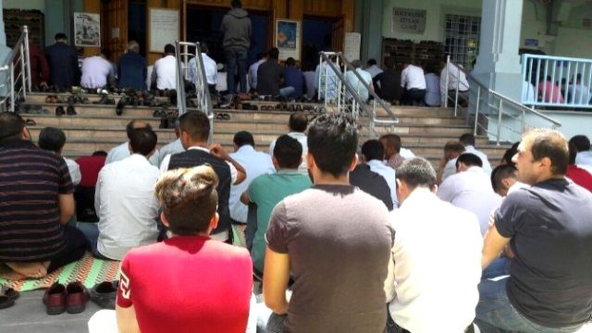 Ramazan Ayının İlk Cumasında Camiler Doldu Taştı