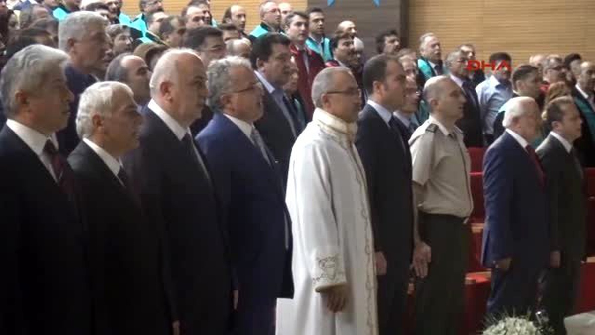 Rteü Bölüm İkincisi Anne Ödülünü Kucağındaki Kızı ile Aldı