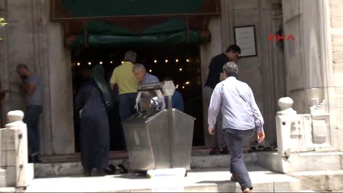 Sağlık Eski Bakanı Müezzinoğlu Vezneciler\'de Şehitler İçin Dua Etti